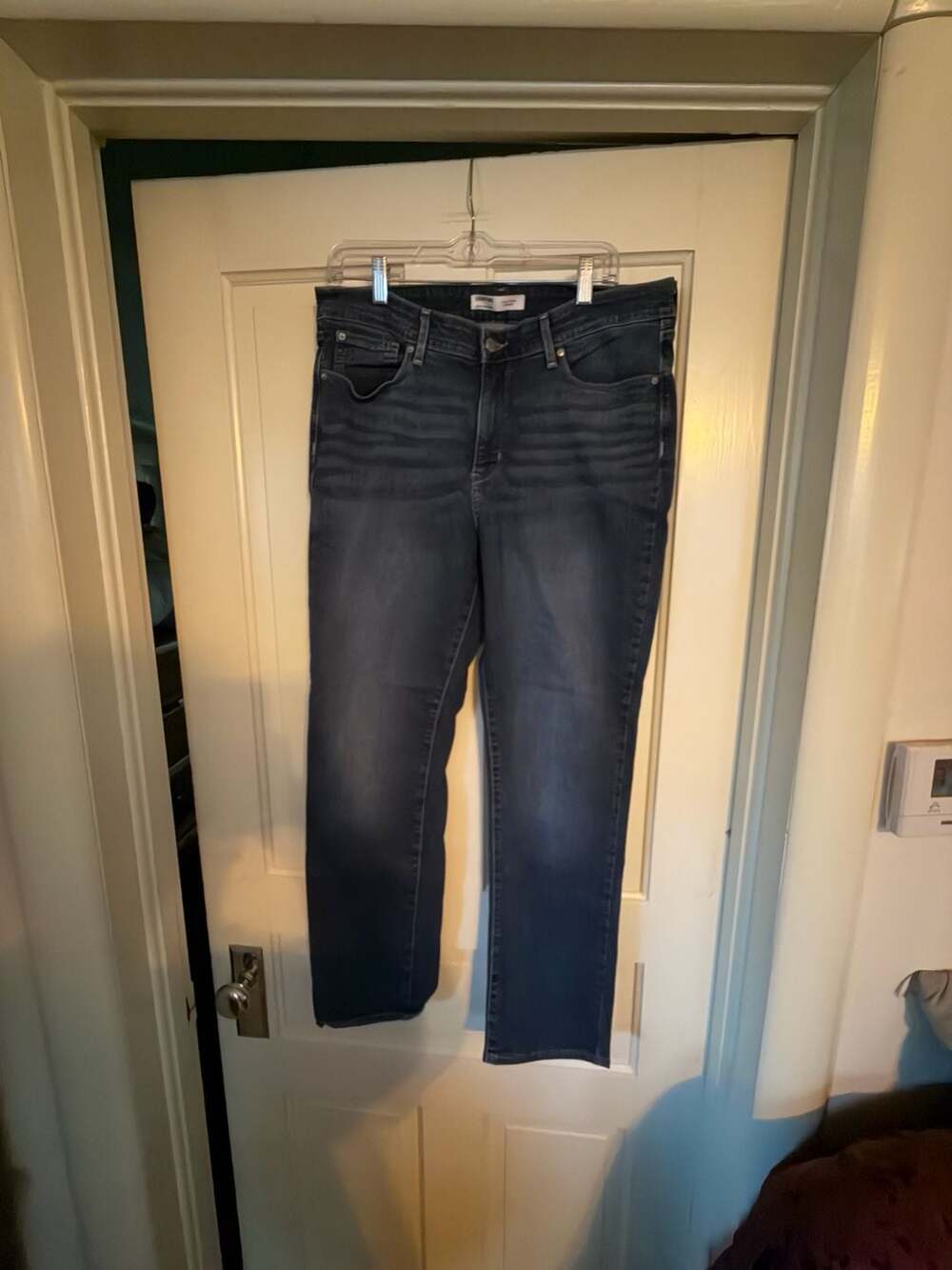 Signature by Levi Strauss & Co. Women's Totally Shaping Straight Jeans Size 14M